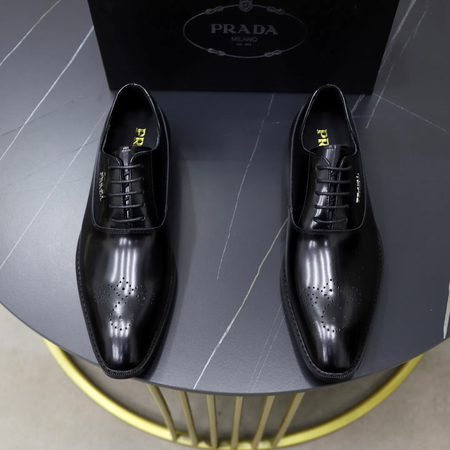 Ex-factory price: 540💰🙅‍♂️🙅‍♂️🙅‍♂️ Brand: PRADA Standard code: Men's code 38-44 (45 can be customized) Grade: Same style as the official website Original order quality Material: Original cowhide surface Comfortable cowhide lining Original outsole Style category: Men's fashionable casual leather shoes Distinguished big-name luxury elements Top luxury Color: actual picture color
